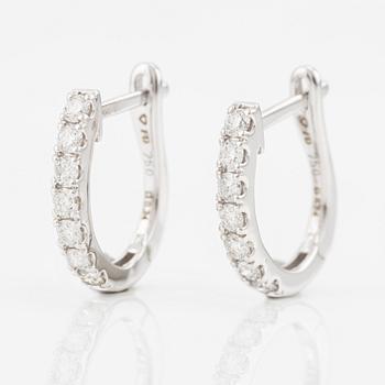 Hoop earrings in 18K white gold with brilliant-cut diamonds.