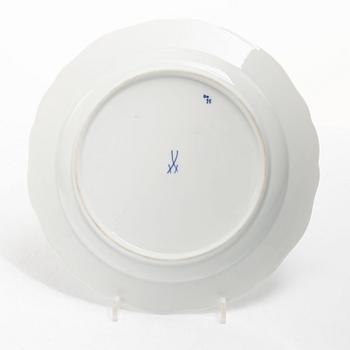 Meissen, Dinner service components, 9 pcs, “Onion Pattern”, Germany, 20th century.