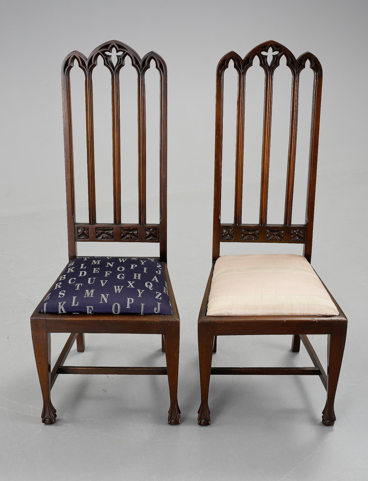 STOLAR, 4 stycken, gotisk stil, England, 1900-talets första del.