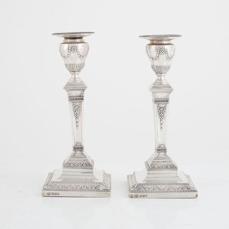 Hawksworth, Eyre & Co Ltd, ljusstakar, ett par, silver,  Sheffield 1896.