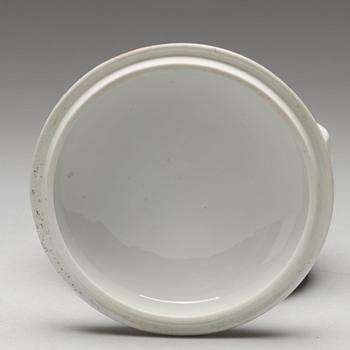 SOCKERSKÅL med LOCK, porslin. Meissen, punktperiod (1763-73).