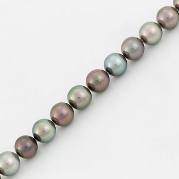 A Tahitian cultured pearl necklace.