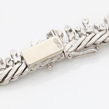 A NECKLACE.
