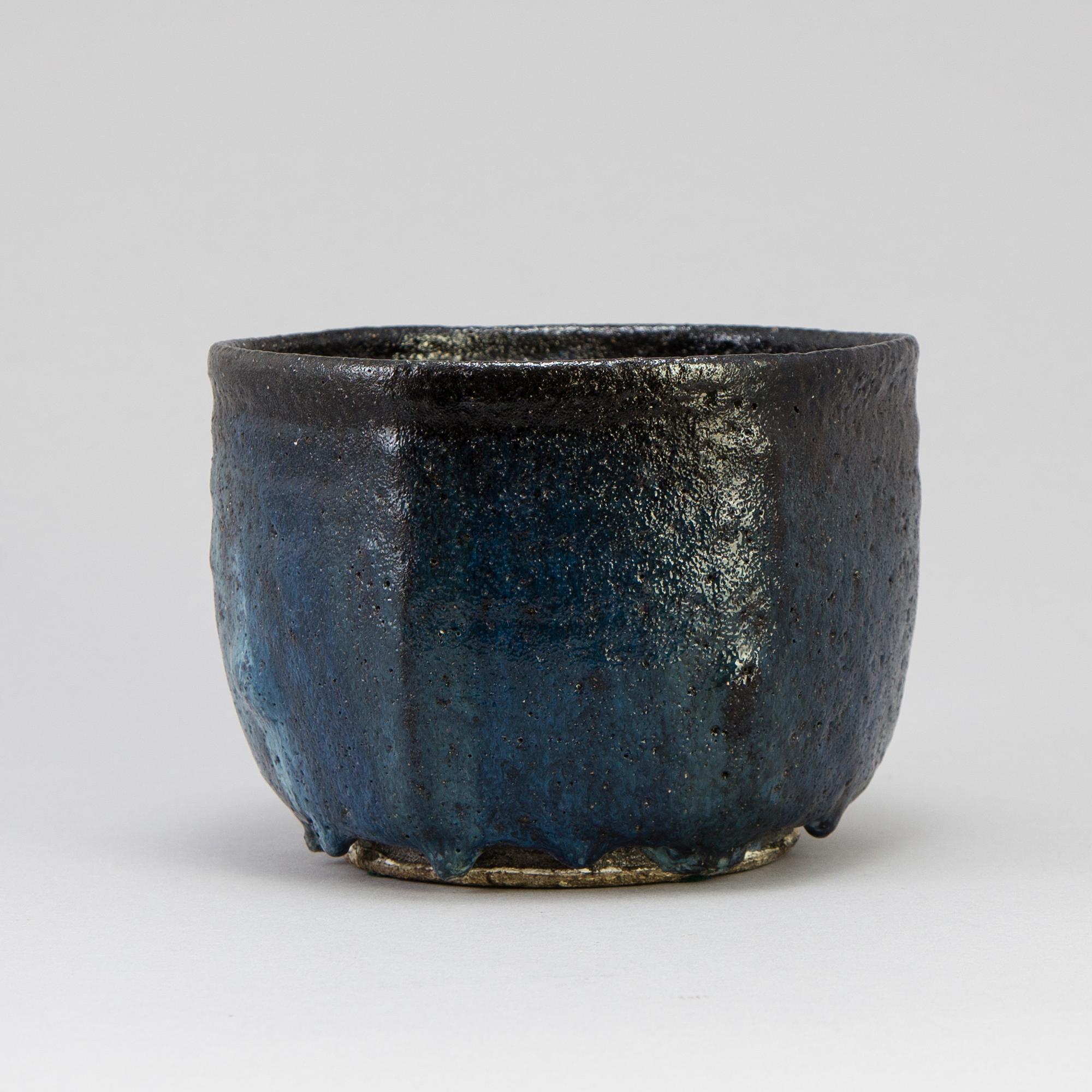 A stoneware bowl by Gutte Eriksen.