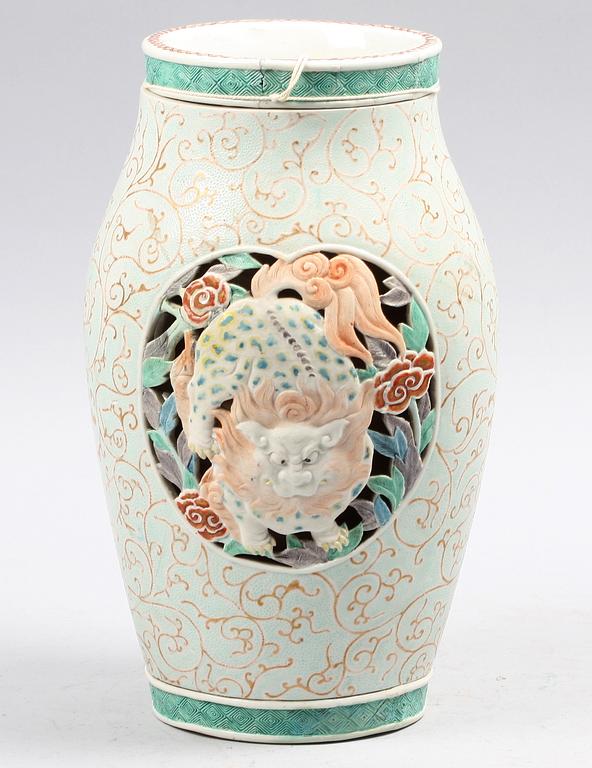 VAS, porslin, troligen Kina, 1900-tal.