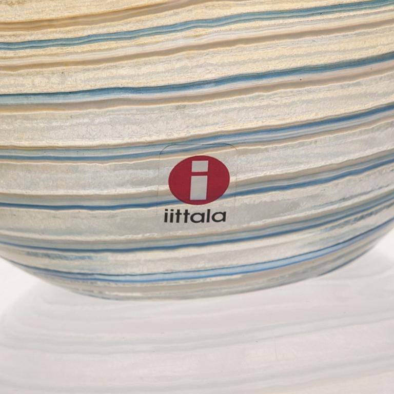 ÄGG, lasia, signerad O. Toikka Nuutajärvi, numrerad 346/750. Årsägg 2007.