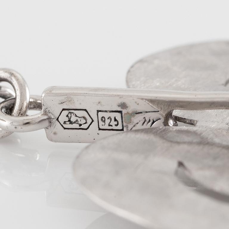 Tapio Wirkkala, ett par örhängen "Omena", sterlingsilver, för Kultakeskus.
