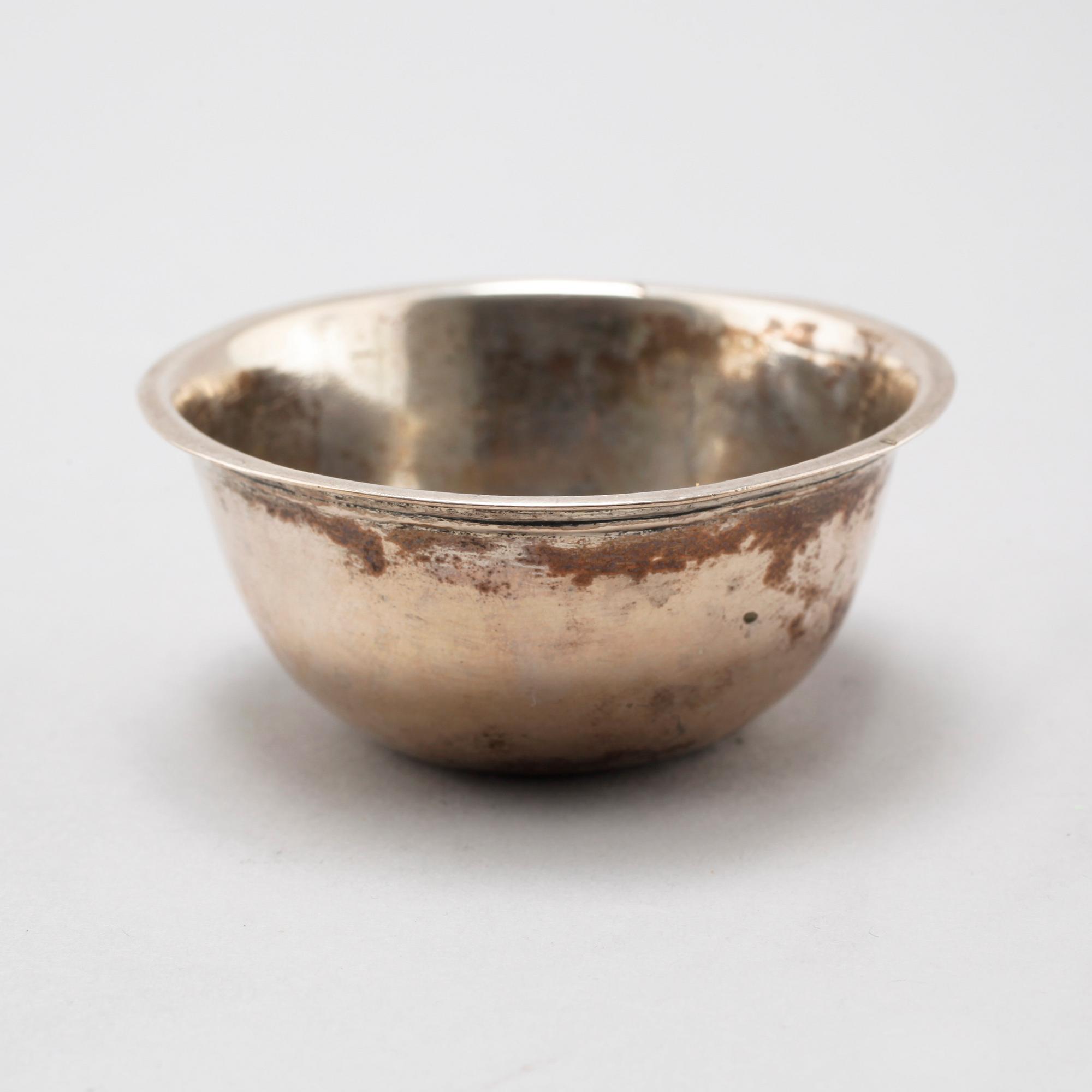 Petter Röding, Varberg (v 1741-1763), tumlare 2 st, silver samt en tumlare, ostämplad.