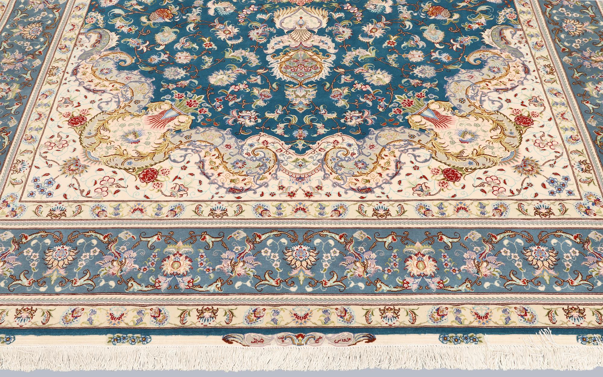 A part silk Tabriz carpet, so-called 50 Raj, approx. 306 x 200 cm.