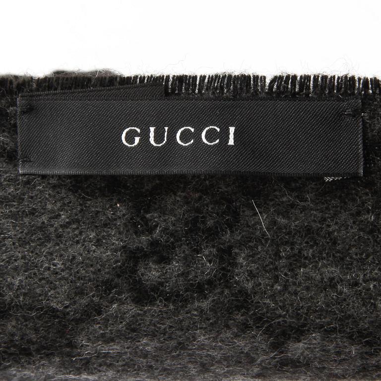 GUCCI, en halsduk.