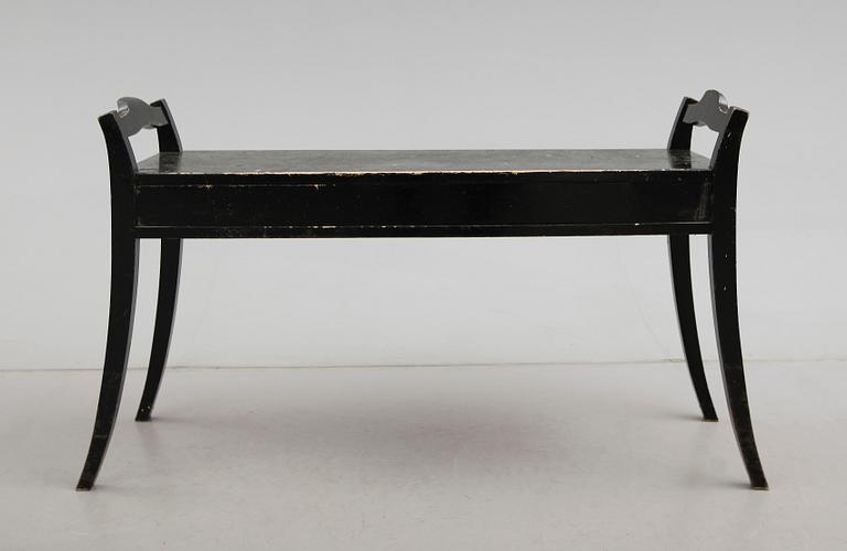 PIANOBÄNK, 1900-talets första hälft.