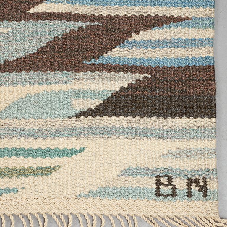 Barbro Nilsson, MATTO, "Snäcklösa", flat weave, ca 265 x 176,5-177,5 cm, signed AB MMF BN.