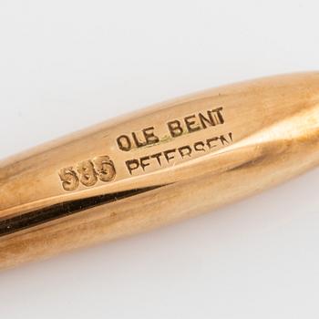 Ole Bent Petersen, 14K gold, slender gold drop pendant.