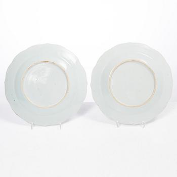 A group of five Chinese export porcelain famille rose plates, Qing dynasty, Qianlong (1736-95).