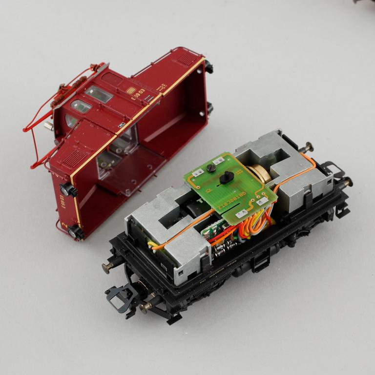 Four digital HO locomotives by Märklin, model nr. 37477, 37134, 37668 and 37551.