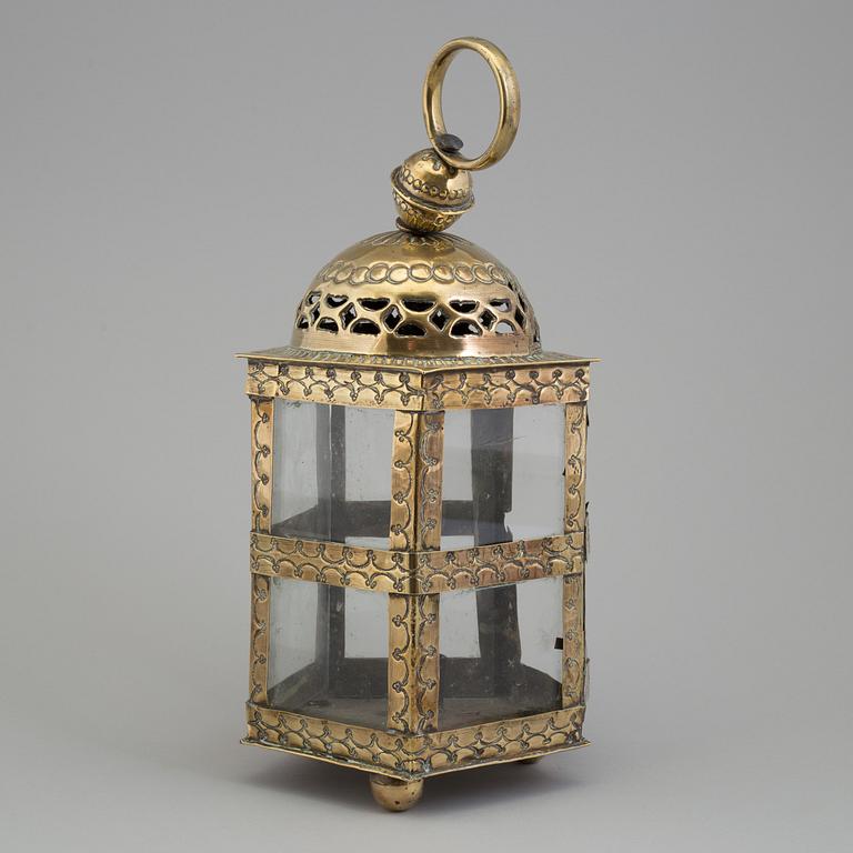 AN 18TH CENTURY BRASS LANTERN.