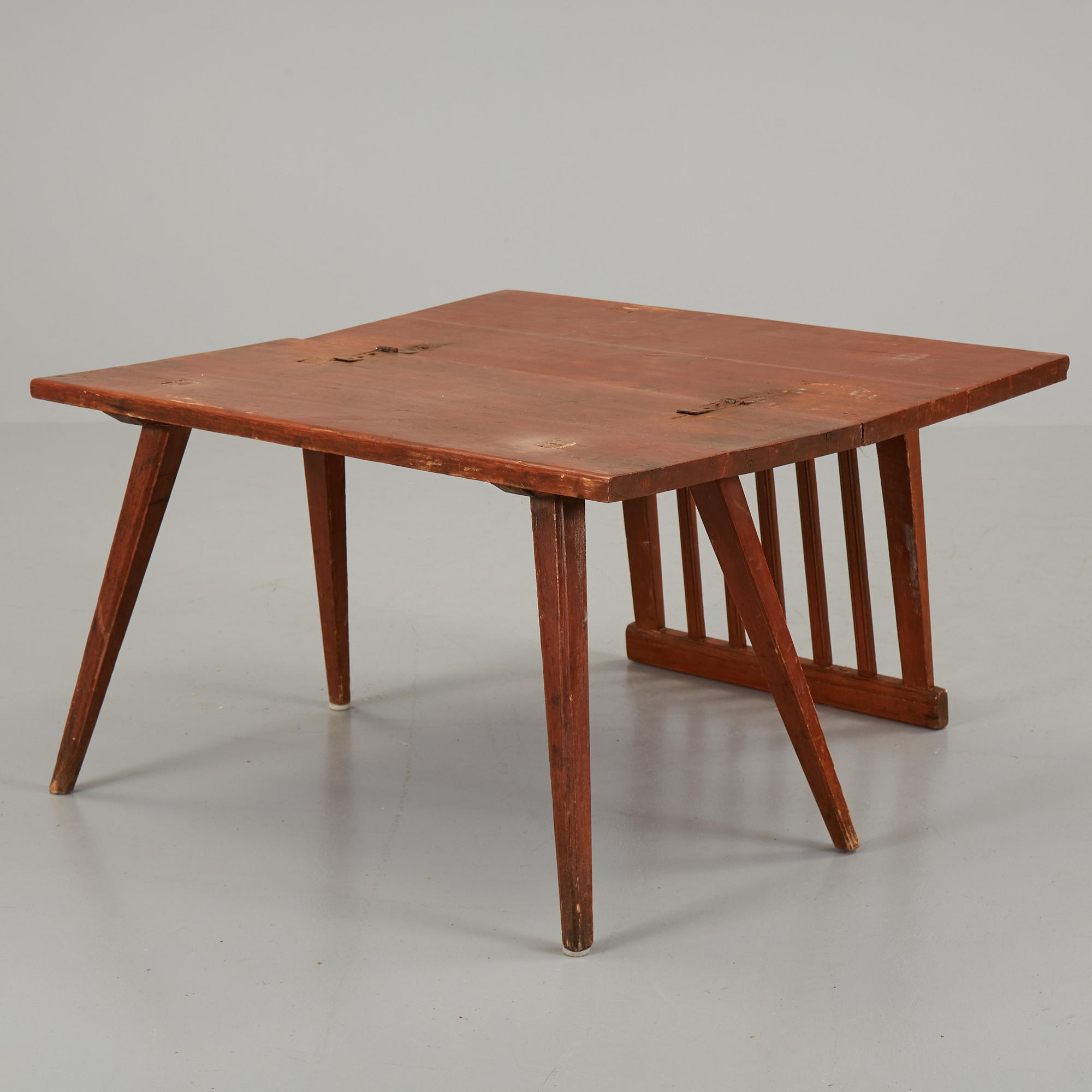 A provincial pine table/chair, 19th Century.