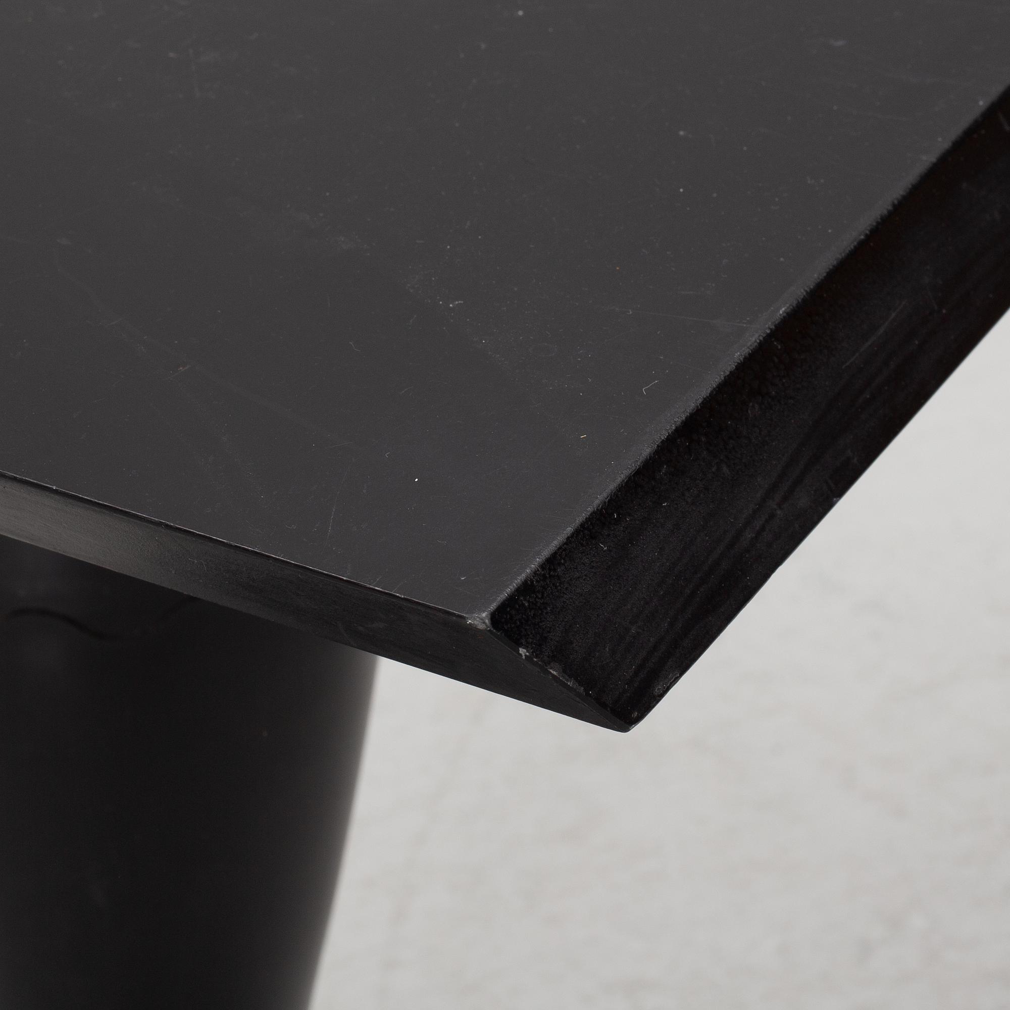 Philippe Starck, bord, "Miss Balú", Kartell, Italien.