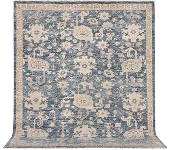 Matta, med sk. Mamlukdesign, ca 307 x 253 cm.