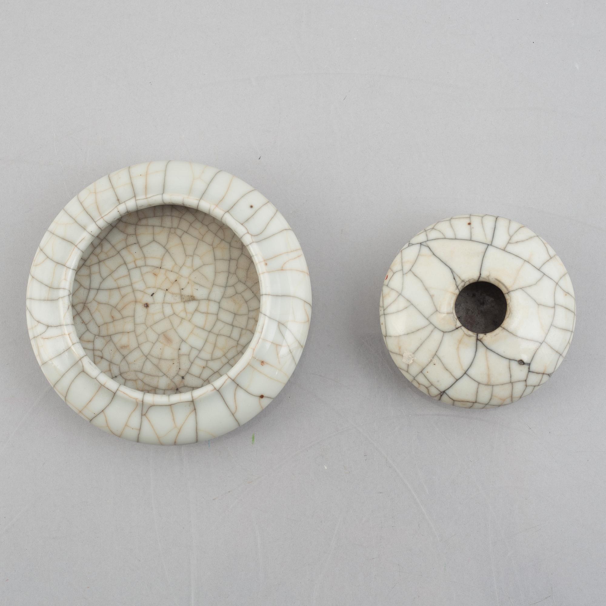 A Chinese ge glazed stoneware brush washer, a vase and two bowls, early 20th century.