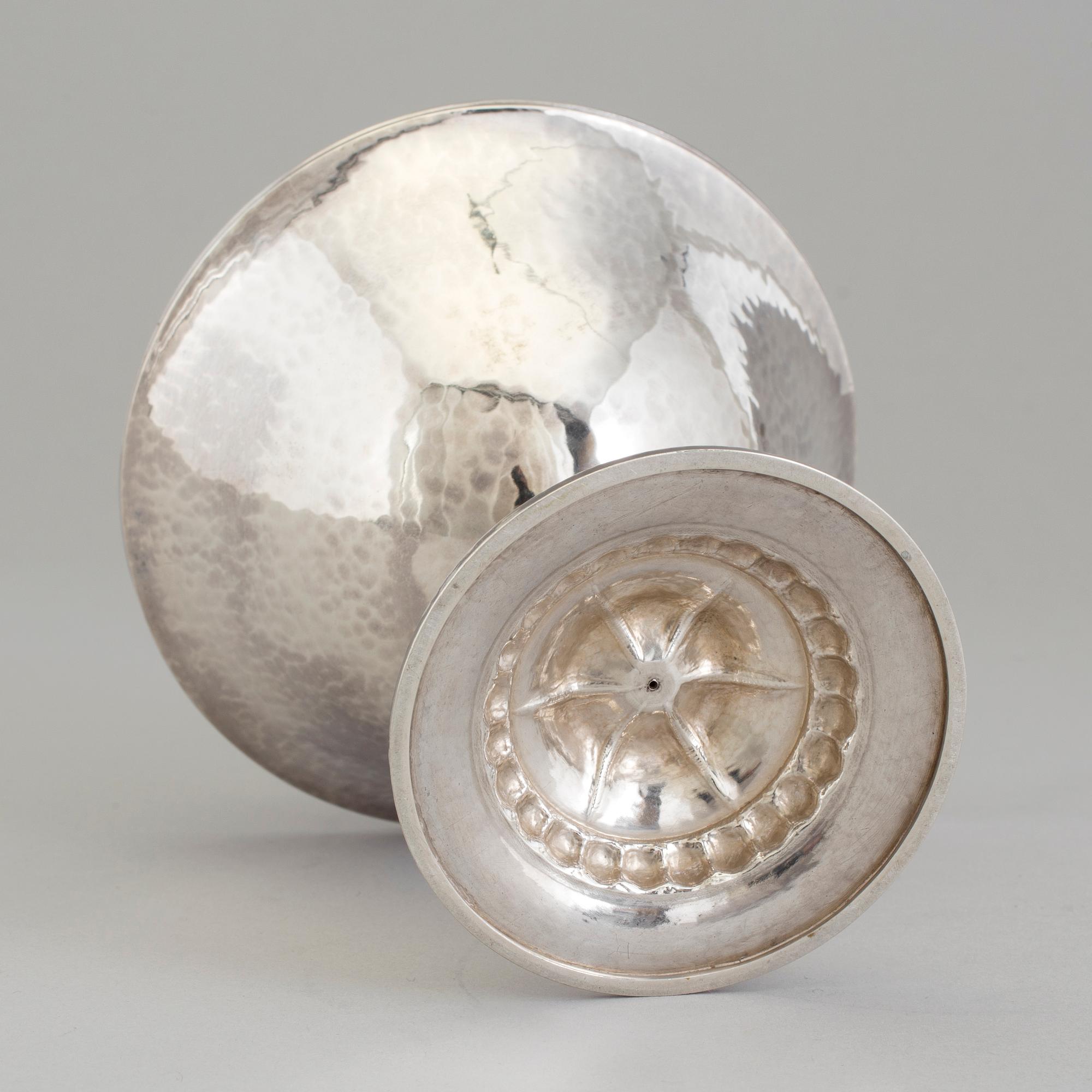 A Swedish Art Nouveau silver lidded bowl on stand, maker's mark CF Carlman, Stockholm, 1919.