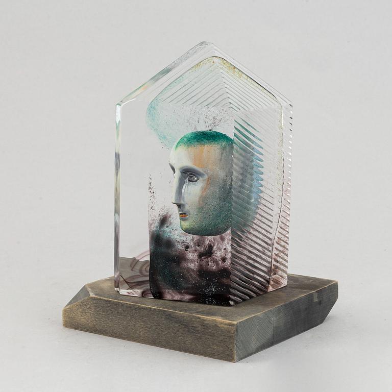 Bertil Vallien, a glass sculpture, numbered 8BV ATT 999021/500, and signed  B. Vallien.