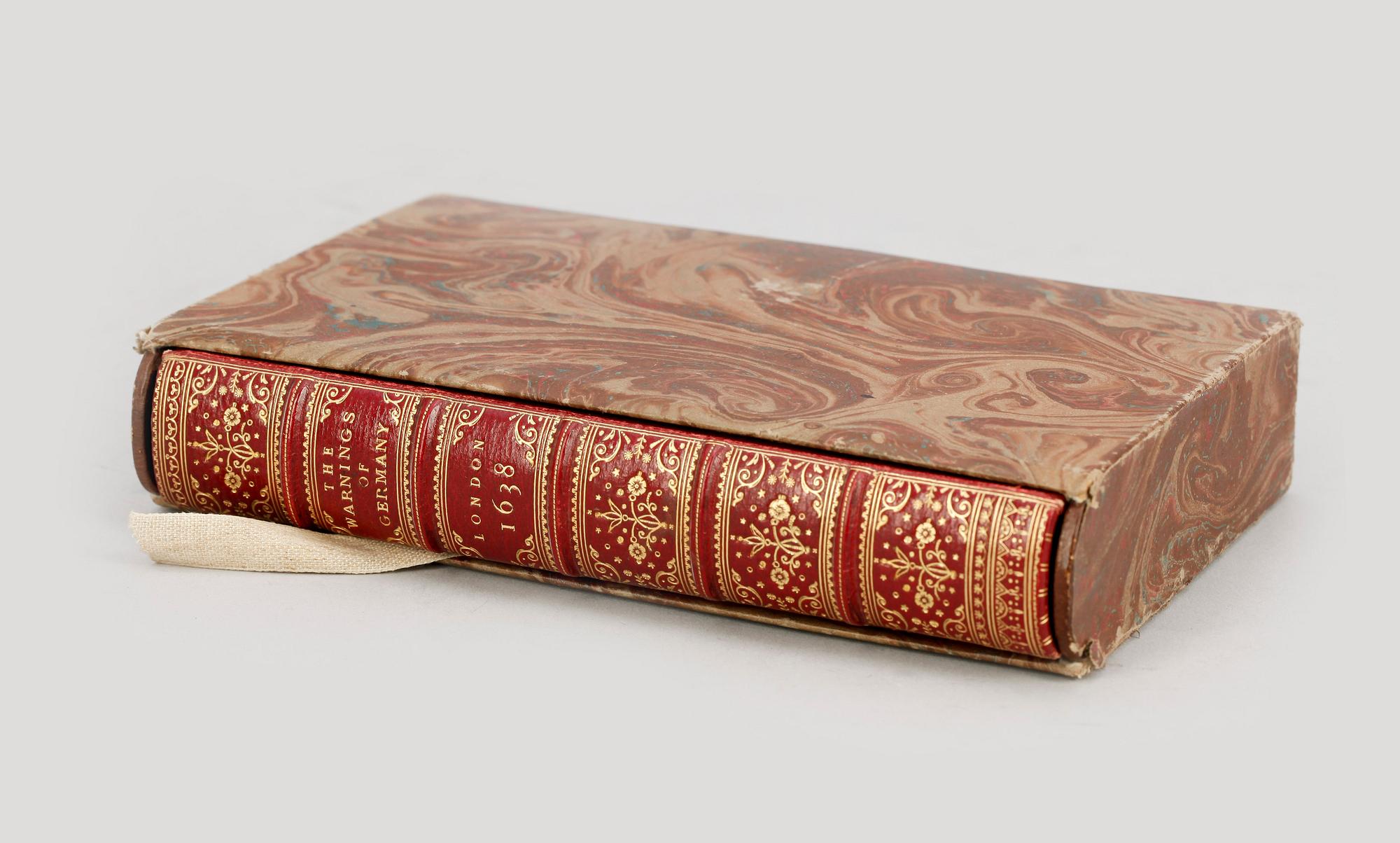 BÖCKER, 5 vol i en, bla "The Warnings of Germany by Wonderfull Signes.." av L. Brinckmair, London 1638.