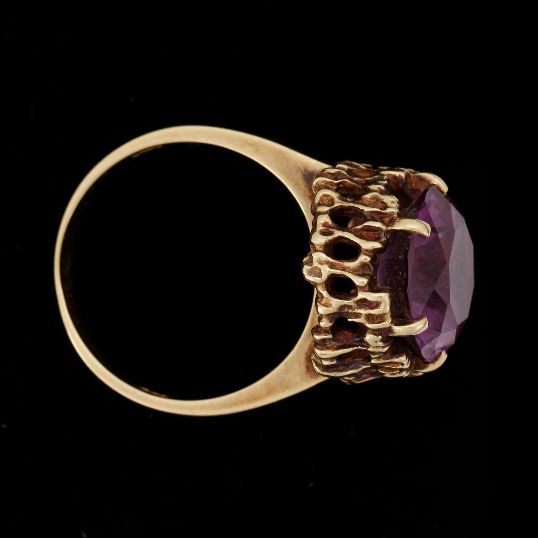RING, 14k guld med syntetisk alexandrit. Vikt 6,6g.