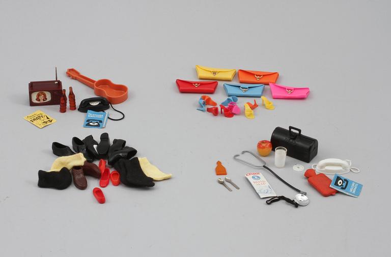 BARBIEDOCKOR med TILLBEHÖR, 4 st, Mattel, 1950-60-tal.