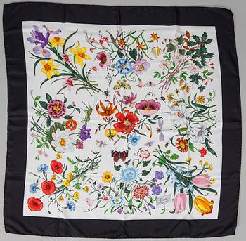 SCARF, Gucci.
