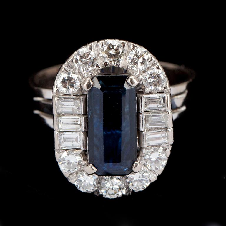 RING, vitguld 18K, safir 1,42 ct och diamanter tot. 1,42 ct. Vikt 35,2 g. Intyg.