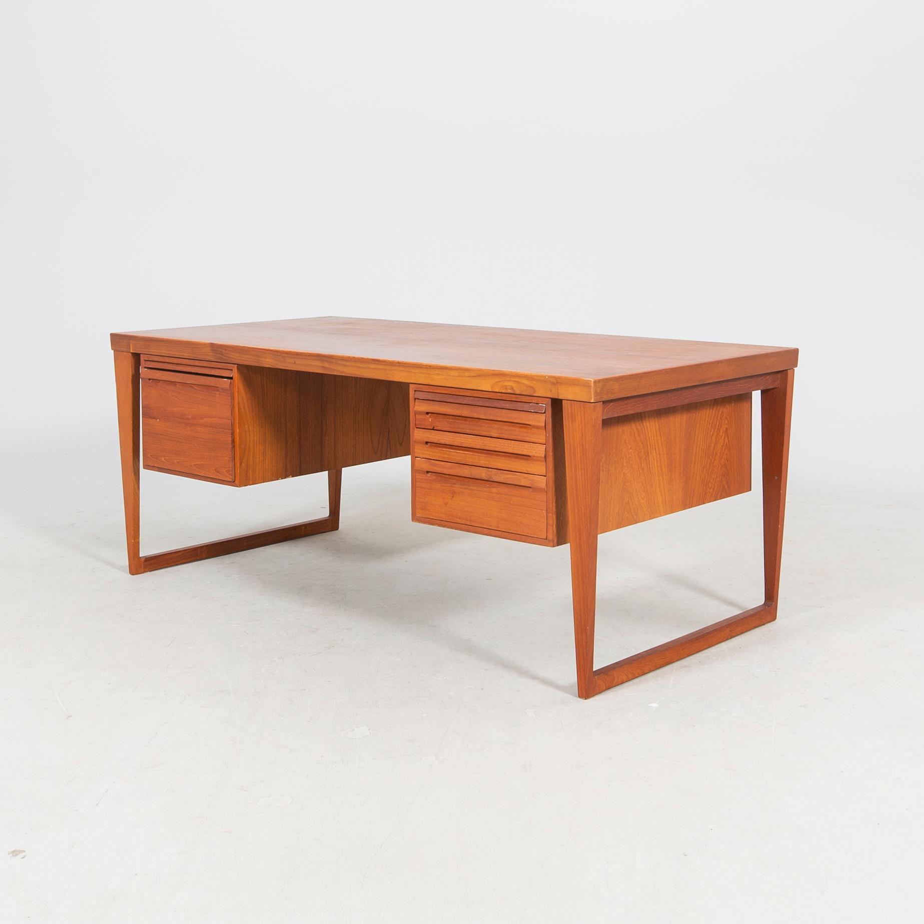 Kai Kristiansen, desk, model 70, teak, Feldballes Møbelfabrik, Denmark, 1960s.