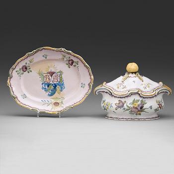 390. A Swedish faience tureen with cover and matched stand, Rörstrand, 18th Century.