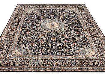 A Kashan carpet, c. 397 x 300 cm.