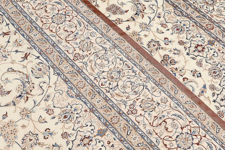 A part silk Nain carpet, approx. 4LAA, 400 x 300 cm.