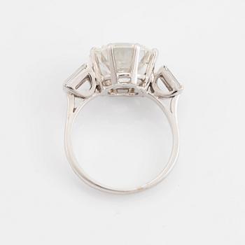 Ring 14K vitguld med en rund briljantslipad diamant vikt ca 5.25 ct kvalitet ca F/G vvs.