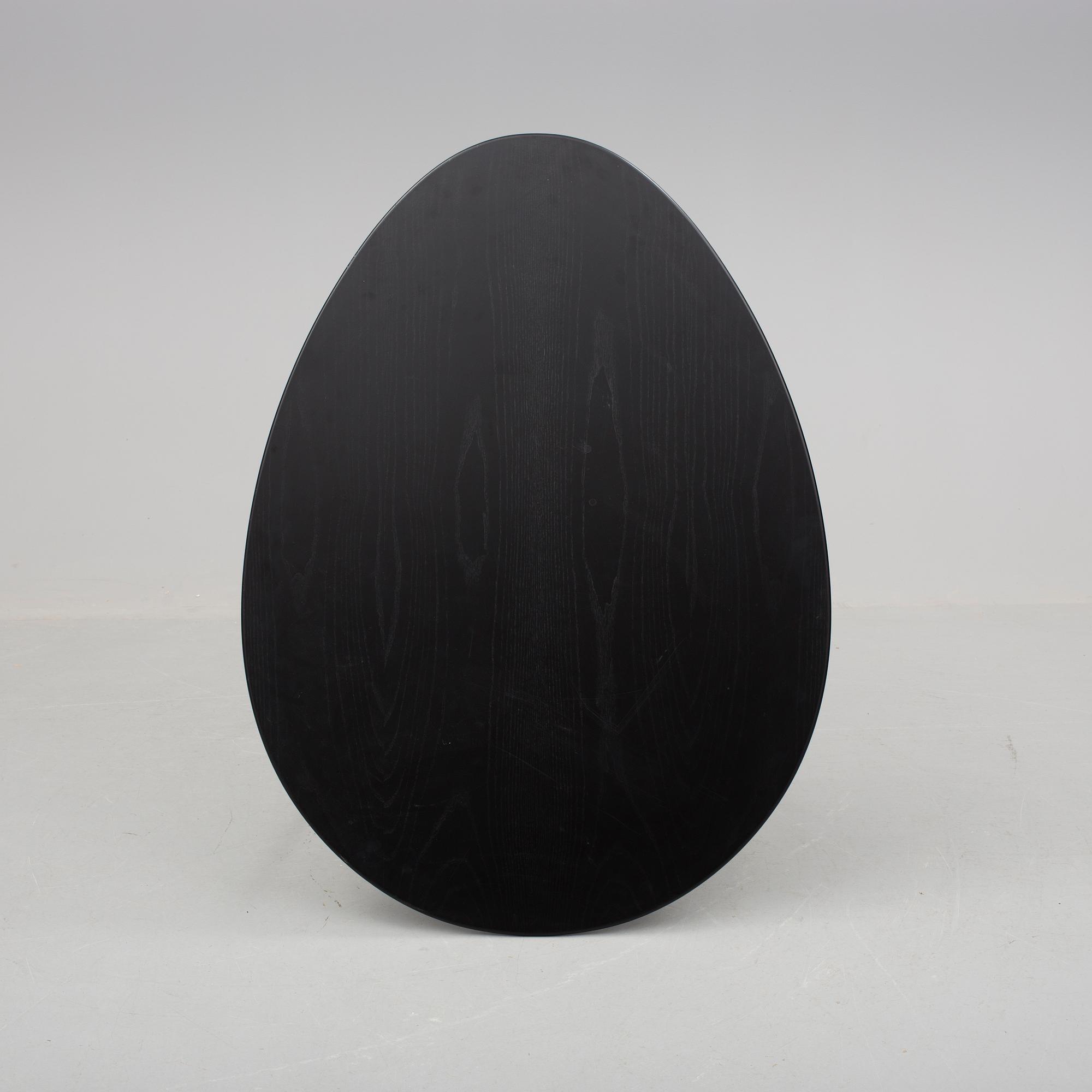 BORD, Arne Jacobsen, Fritz Hansen, 2002.