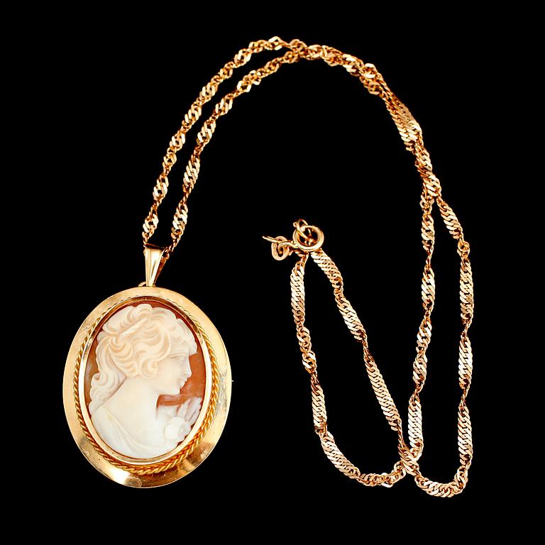 BROSCH/HÄNGE SAMT KEDJA, 18 k guld. Vikt med kamé ca 13 g.