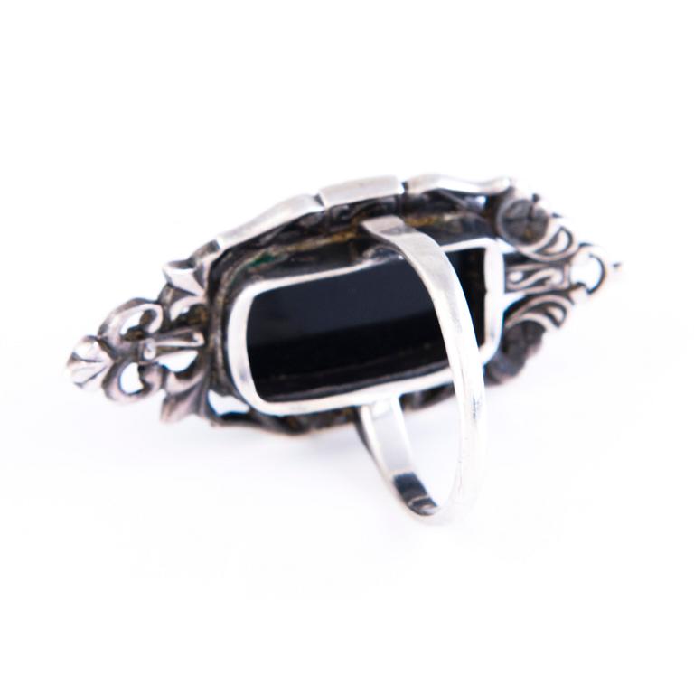 Four Art deco jewelry, ring, pendant necklace and earrings in silver.