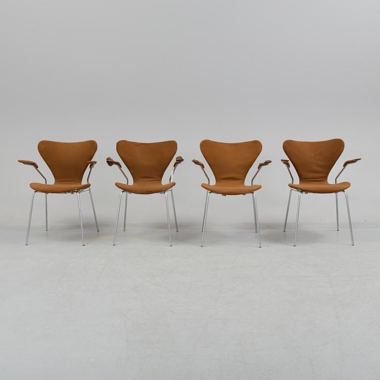 ARNE JACOBSEN, karmstolar, 4 st, "Sjuan" för Fritz Hansen, Danmark, 1971.