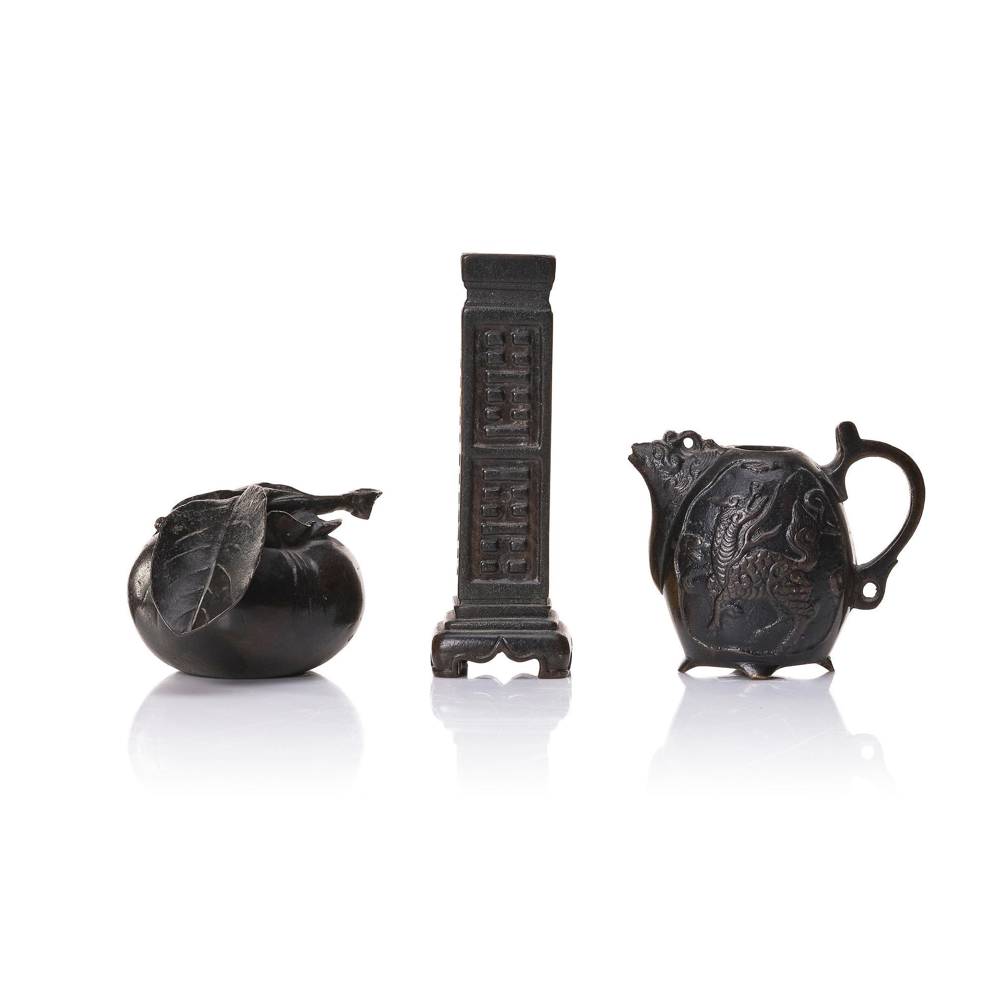 A bronze water dropper, ewer and vase, Ming/Qing dynasty.