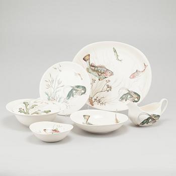 17 earthenware tableware pieces from Johnson Bros, 20th century.