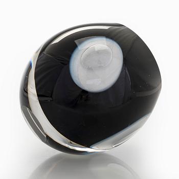 Timo Sarpaneva, a 'Claritas' glass sculpture, signed Timo Sarpaneva Iittala 1986 C 77.