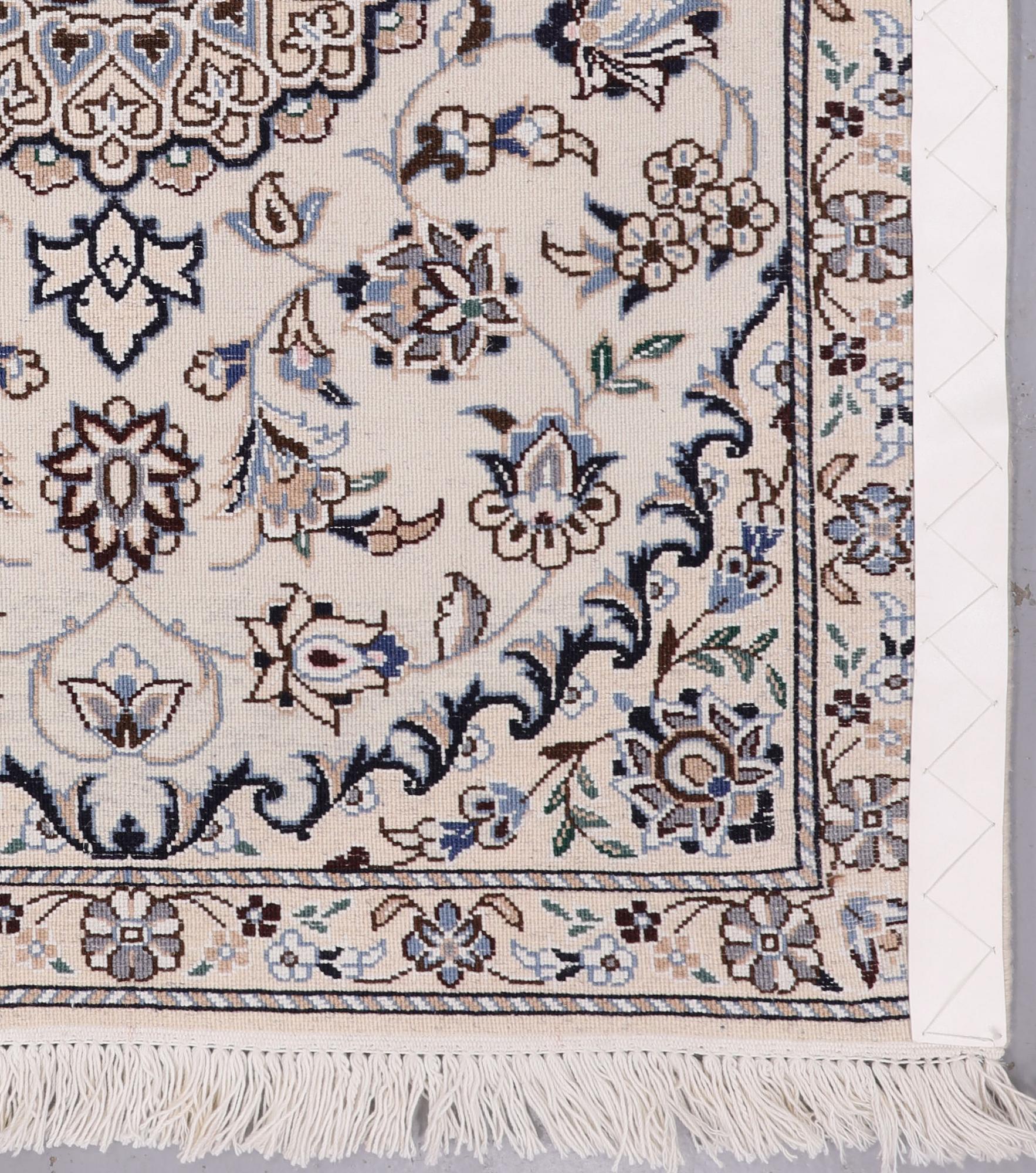 Mattor, ett par, Nain, part silk, s.k. 9LAA, ca 100 x 70 cm.