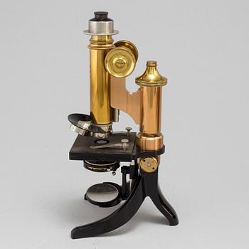 A microscope, marked Ernst Leitz, Wetzlar, No 85125.