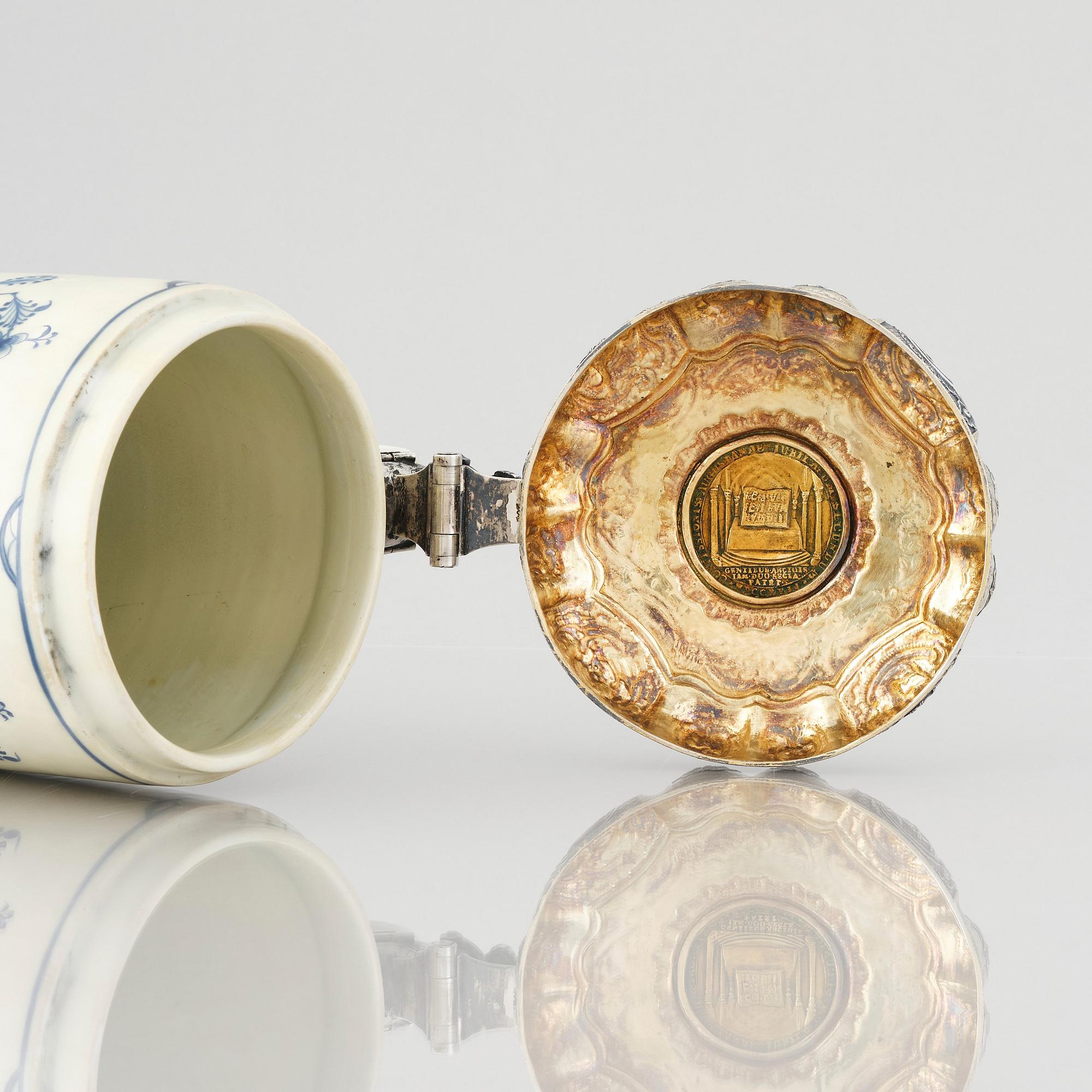 A Norwegin tankard with silver lid by Jens Jacob Bechmann, Skien 1780, porcelain Royal Copenhagen.