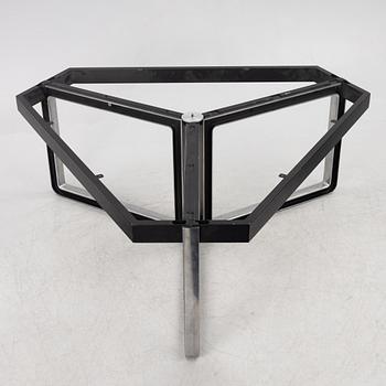 Osvaldo Borsani, a model T334A table, Centro Progetti Tecno, Italy, late 20th century/early 21st century.