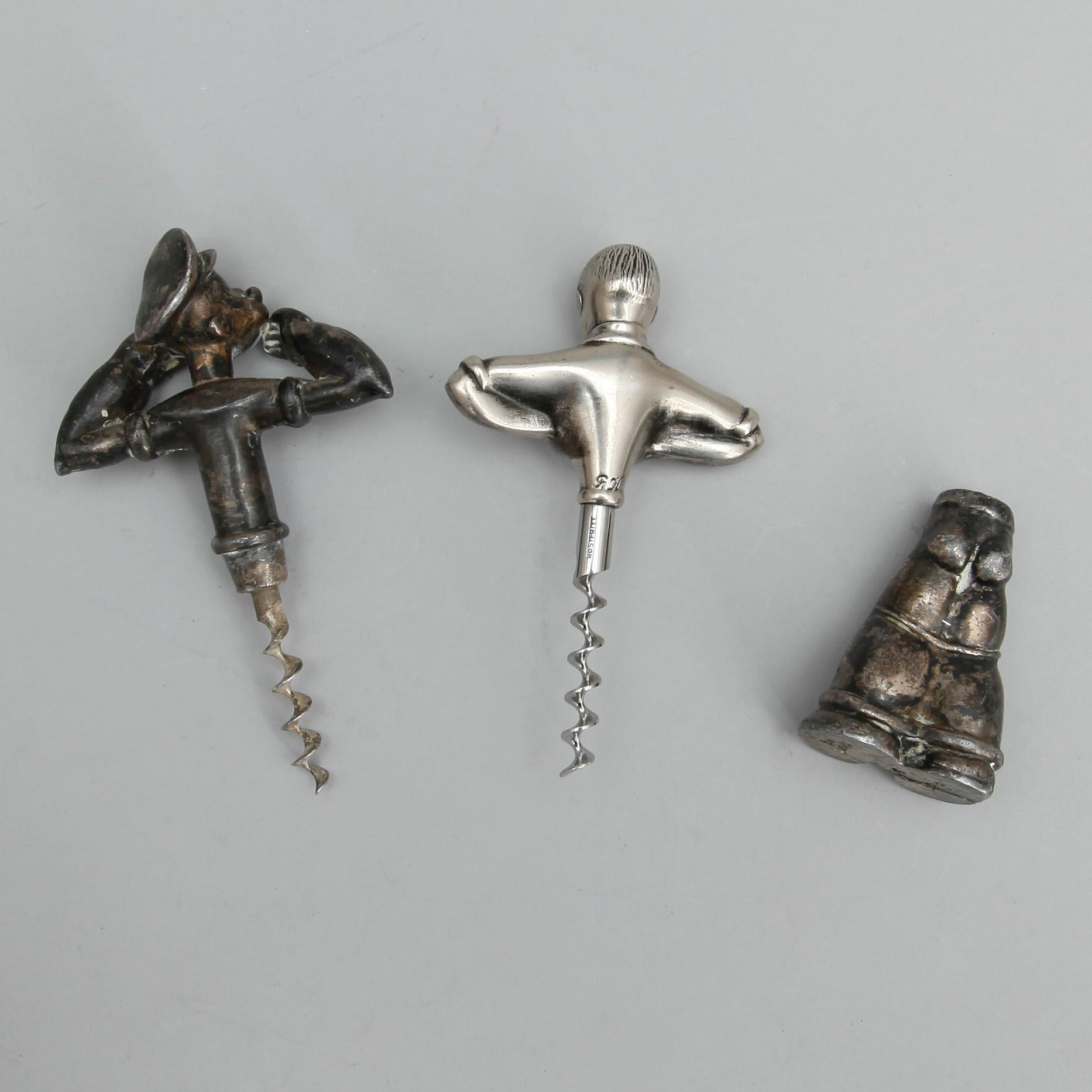 KORKSKRUVAR, 2st, vitmetall samt bly, bl a "Bulls", 1900-talets första hälft.