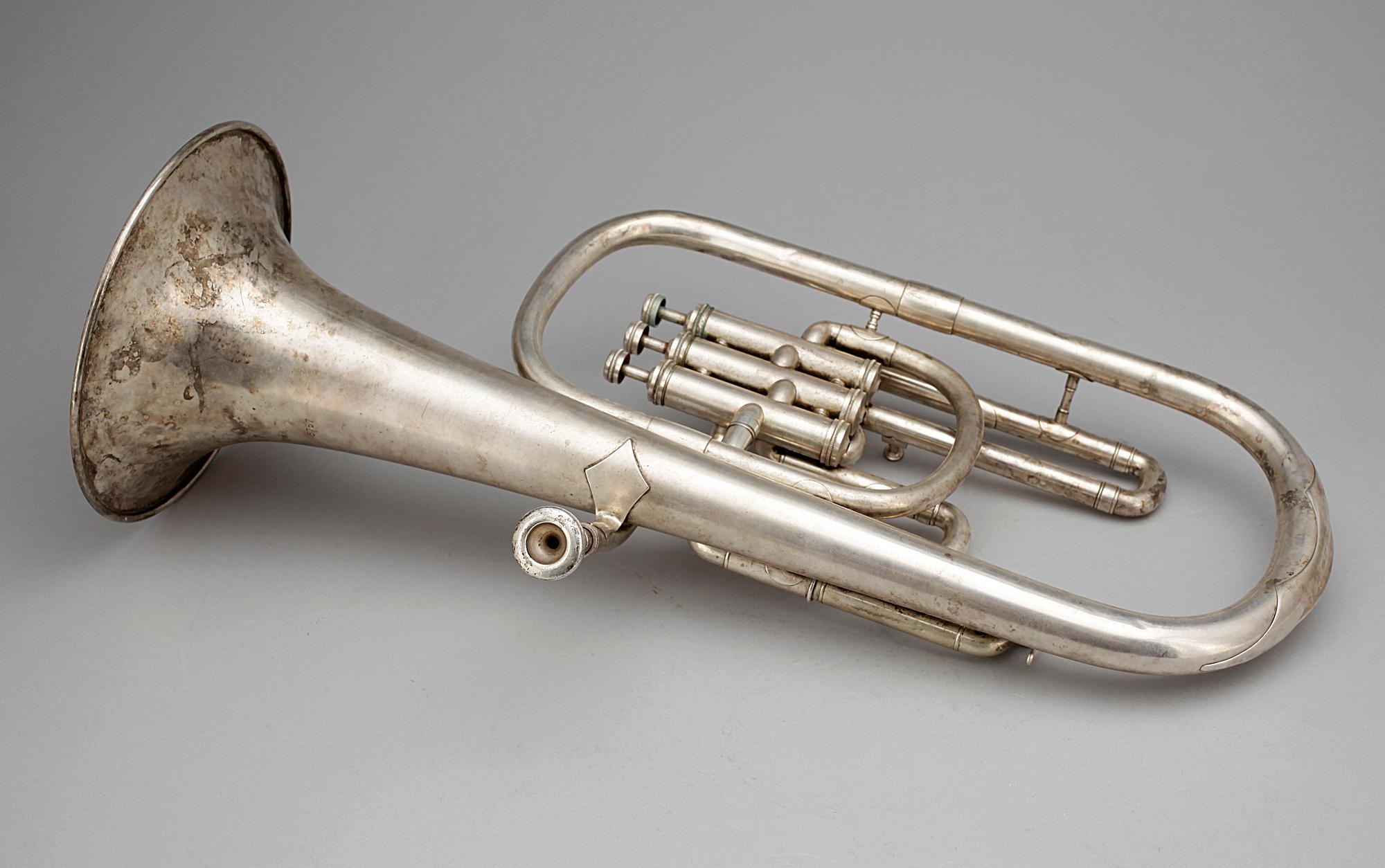 HORN, försilvrat mässing, "Embassy", Besson, London, England, 1900-tal.