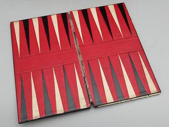 LÅDA MED SPELPJÄSER, trä, ben samt plast, 1800/1900.